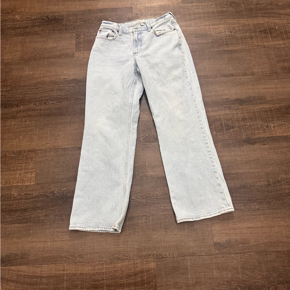 Abercrombie & Fitch Light Wash Straight Leg Jeans